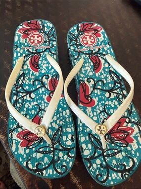 TORY BURCH FLIP FLOPS